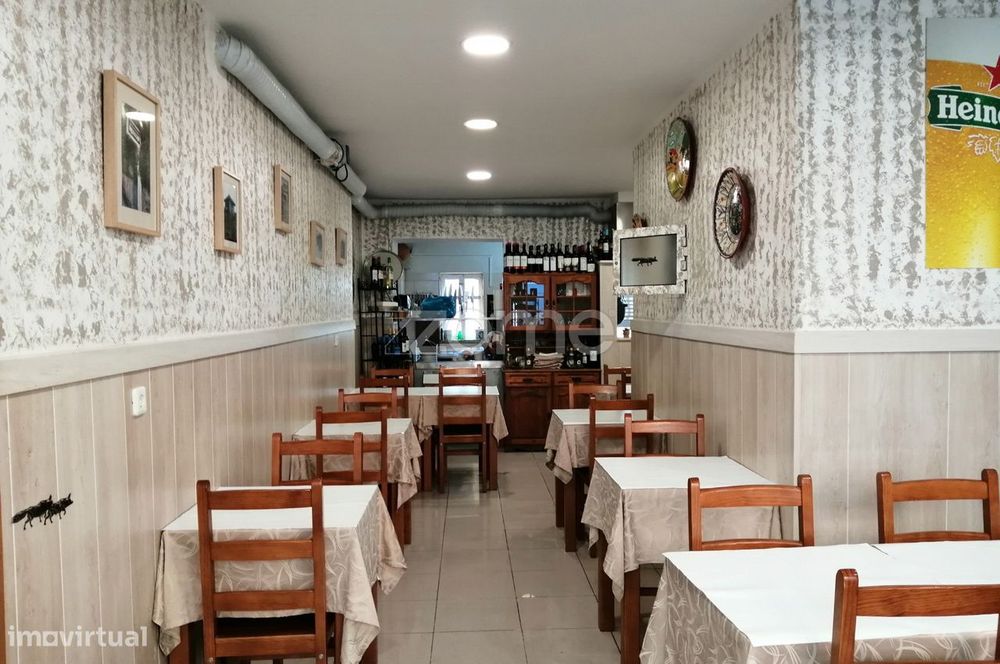 Restaurante no centro de Queluz