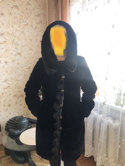 Шуба натуральна   мутон 46 р