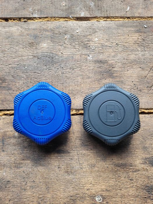 Korek wlewu paliwa i AdBlue NEW HOLLAND