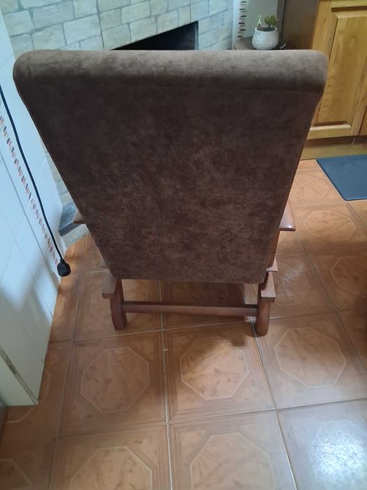 Cadeirão de baloiço castanho