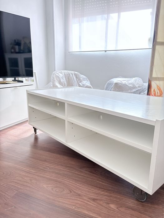 Movel TV ou mesa Centro (com rodas)