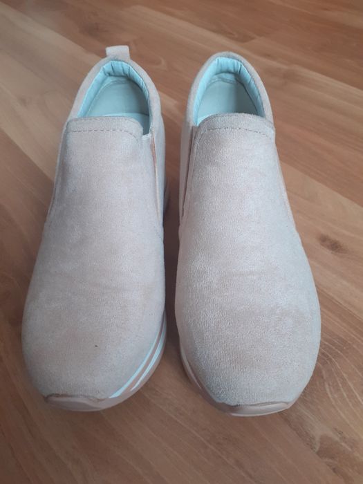 Buty na koturnie r.37 pudrowy róż