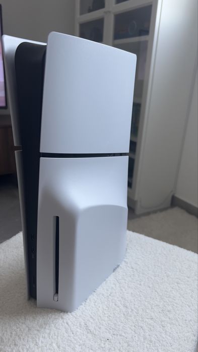 Playstation 5 Standard com 2 comandos (1 TB - Branco)