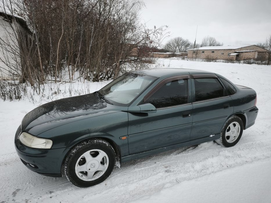 Опель Вектра В 2.0 бензин