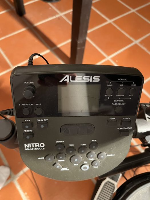 Bateria eletrónica alesis nitro mesh