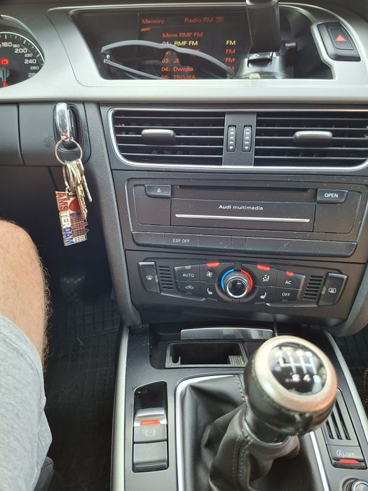 Audi  A 4 B8  kombi 2.0tdi  2010 r modelowo 2011