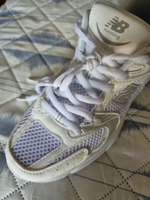 Sapatilhas brancas/creme