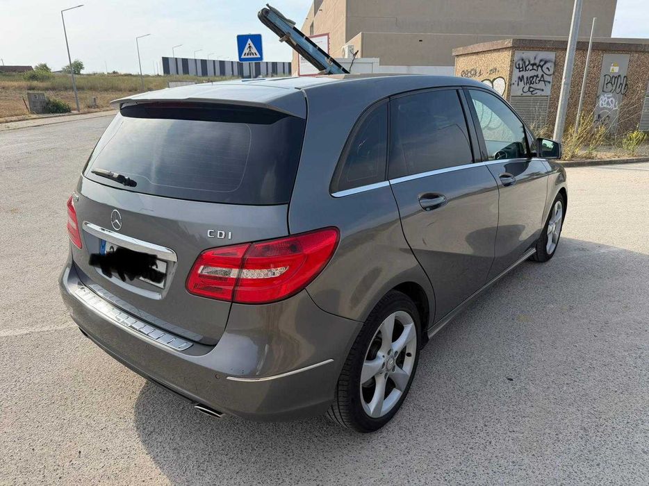 Mercedes-Benz B 180 — fotografia 12