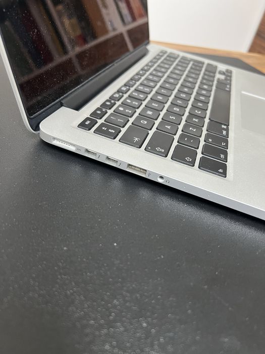 MacBook Pro 13.3 retina mid 2014 intel i5 8GB  128GB