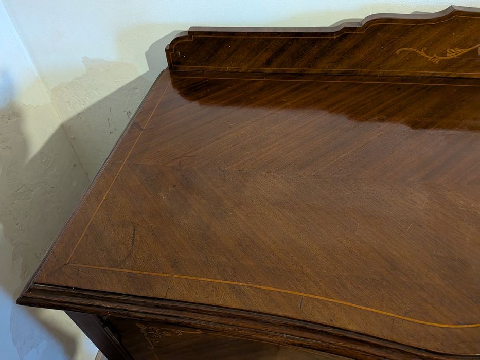 Aparador antigo em boas condições