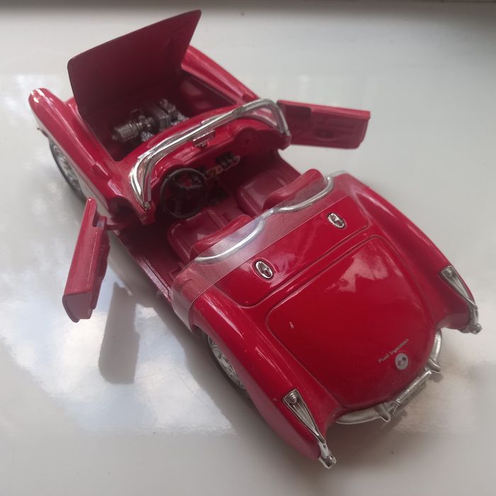 Продам модели машинок.