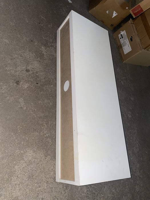 Movel branco de chão