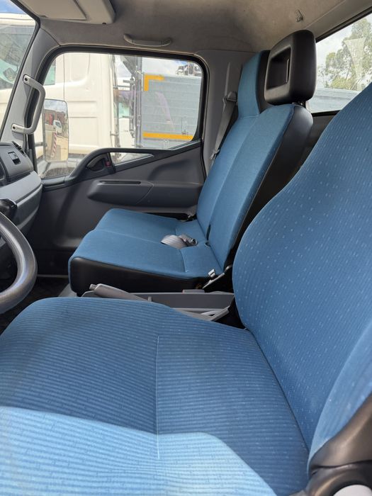 Mitsubishi Fuso com grua de 12M estrado