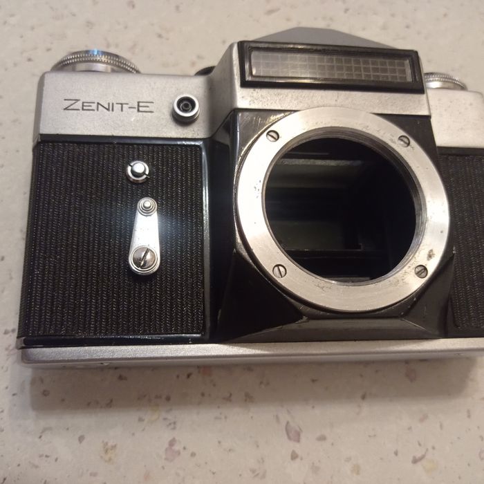Продам на запчастини фотоапарат Зеніт Е