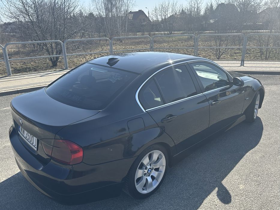 BMW e90 330i 2005 r  doinwestowana