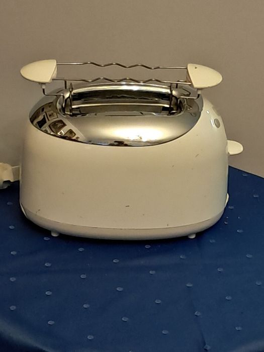 Toster Rowenta  w kolorze białym