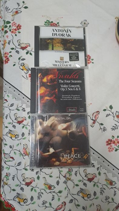 Vários CDs 2 euros cada