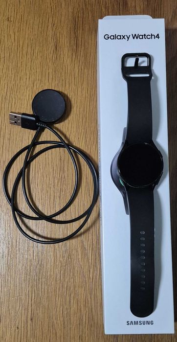 Samsung Galaxy Watch4 40mm Bluetooth Preto | Caixa + Carregador
