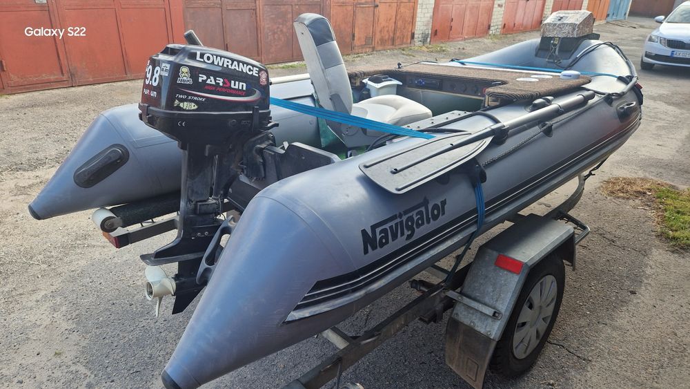 Човен Навігатор 360 лафет Одісей, мотор Парсун 9.8 лебідка стронгер