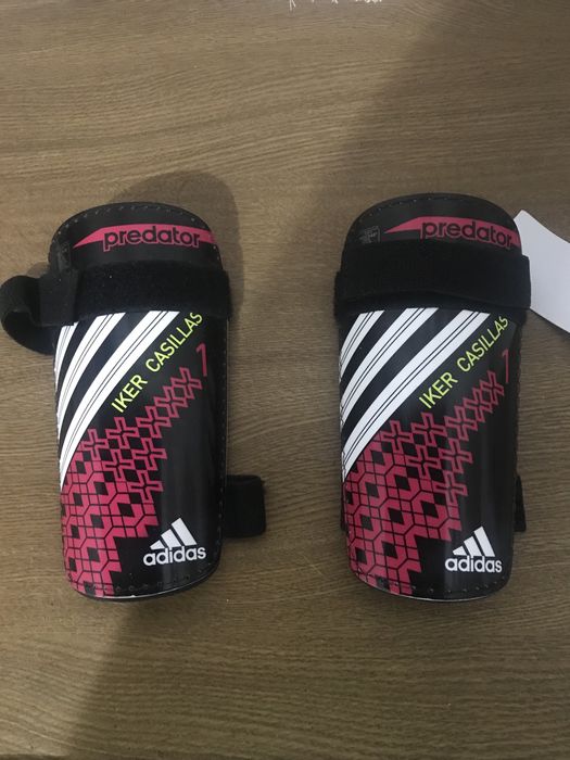 Vendo caneleiras Adidas