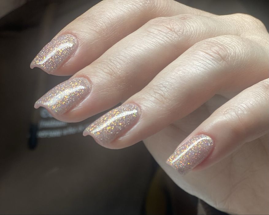 Послуги манікюру та педикюру