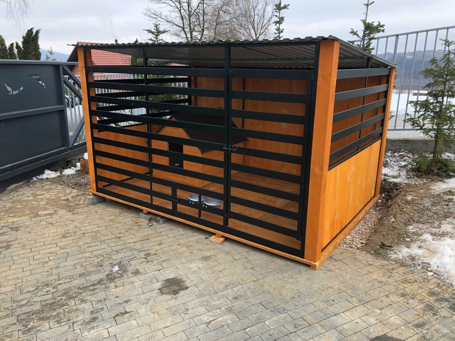 kojec dla psa z drewnem, box ,klatka.