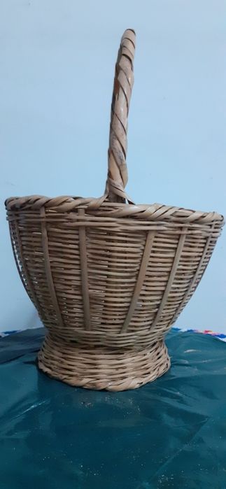 Cesto feito de cana, artesanato típico do Algarve