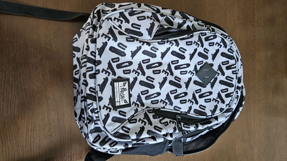 Plecak młodzieżowy z deskorolkami mało uzywany