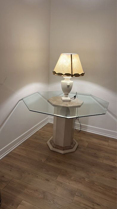 Mesa de mármore e vidro