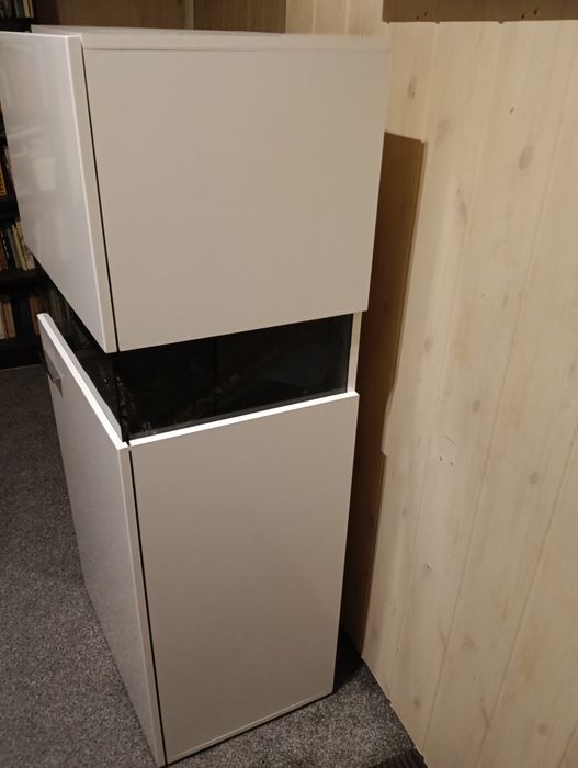 Sprzedam szafkę w bdb stanie.