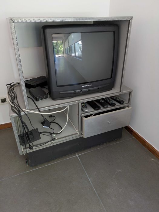 Móvel TV Inox com Rodas