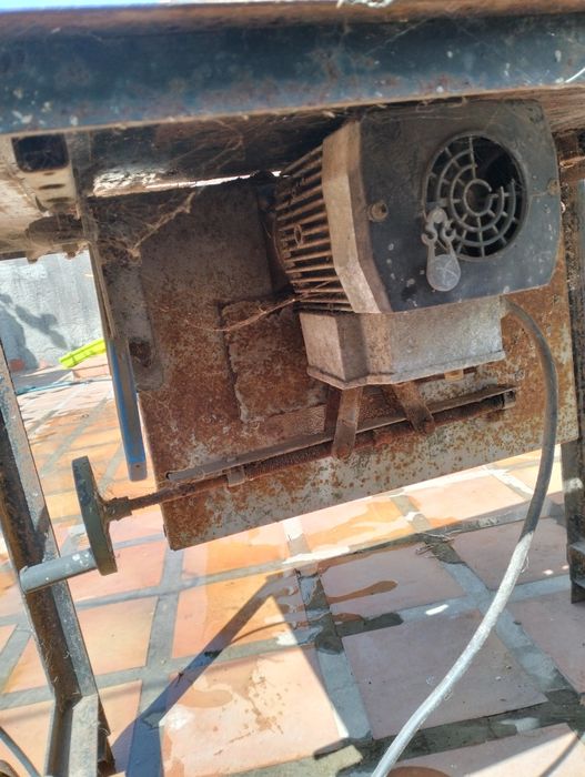 Mesa corte madeira angular