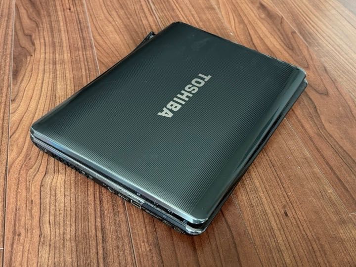 Portátil Toshiba Satellite A300 para Peças Incompleto (Sem Disco)