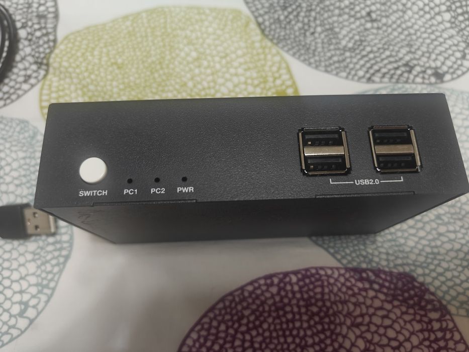 KVM para monitor duplo 4K