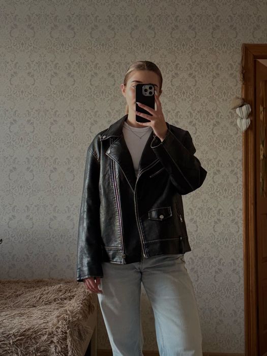 Трендова куртка в ретро стилі Bershka