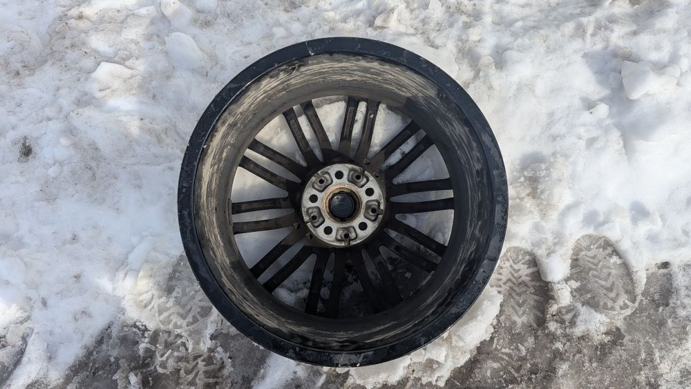 Продам оригінальний 19-дюймовий литий диск BMW