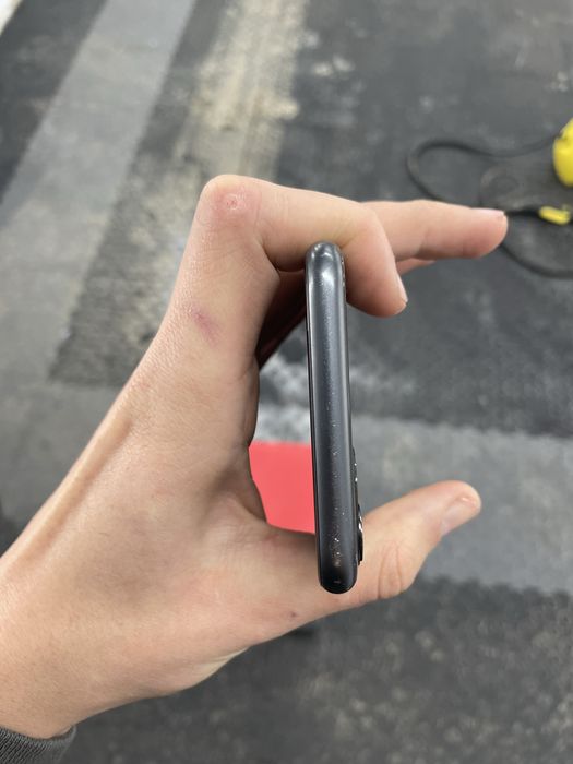 айфон 11 на запчастини