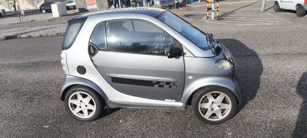 Smart Fortwo CDI Coupé Diesel com teto panorâmico