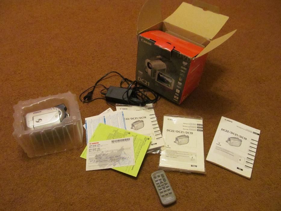 Продам DVD видеокамеру Canon DC21