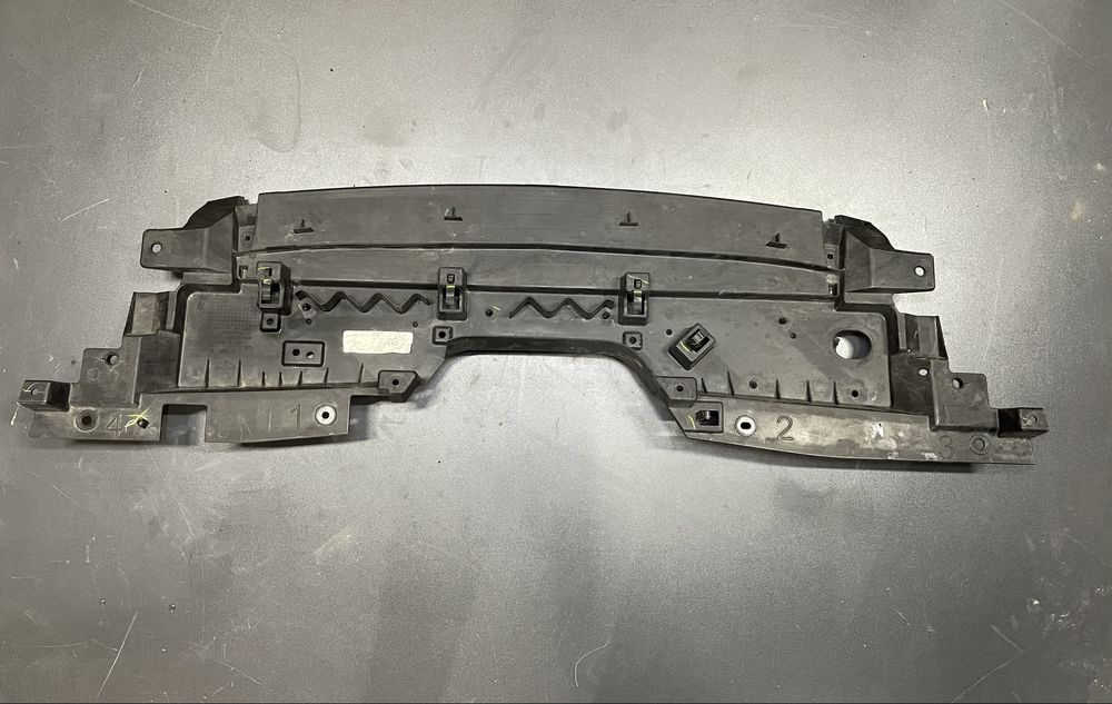 Дефлектор накладка радиатора верхний 2.0, 3.2 jeep cherokee kl 19 - 22