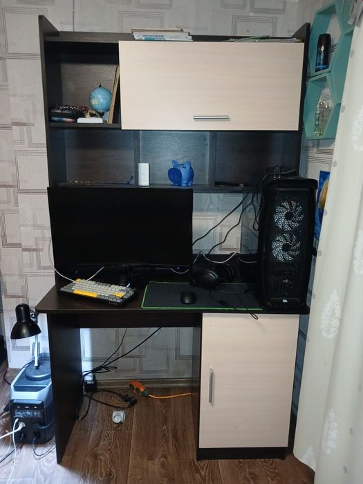 Комп'ютерний стіл моделі "Школяр-6" від виробника "Еверест" у кольорі