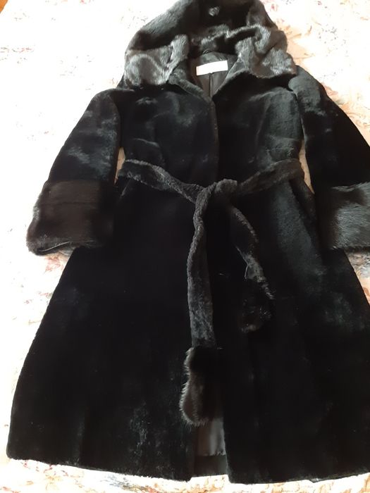 Шуба натуральная мутон с норкой