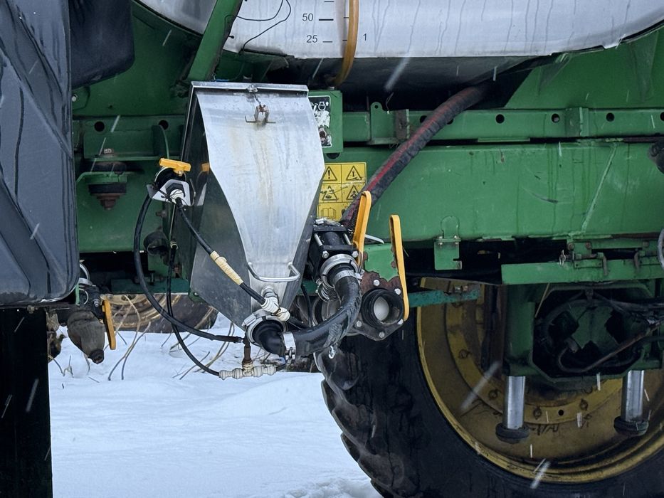 Самохідний обприскувач John Deere 4940
