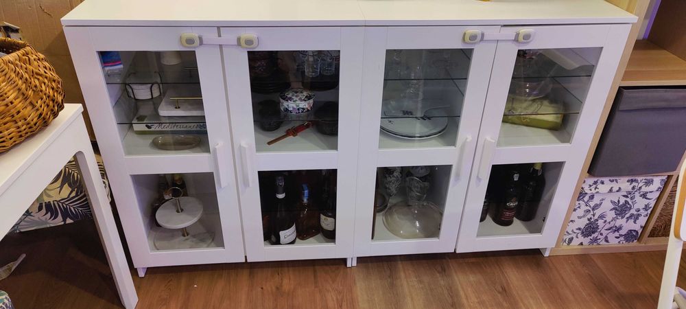 2 Aparadores de vidro e branco ikea