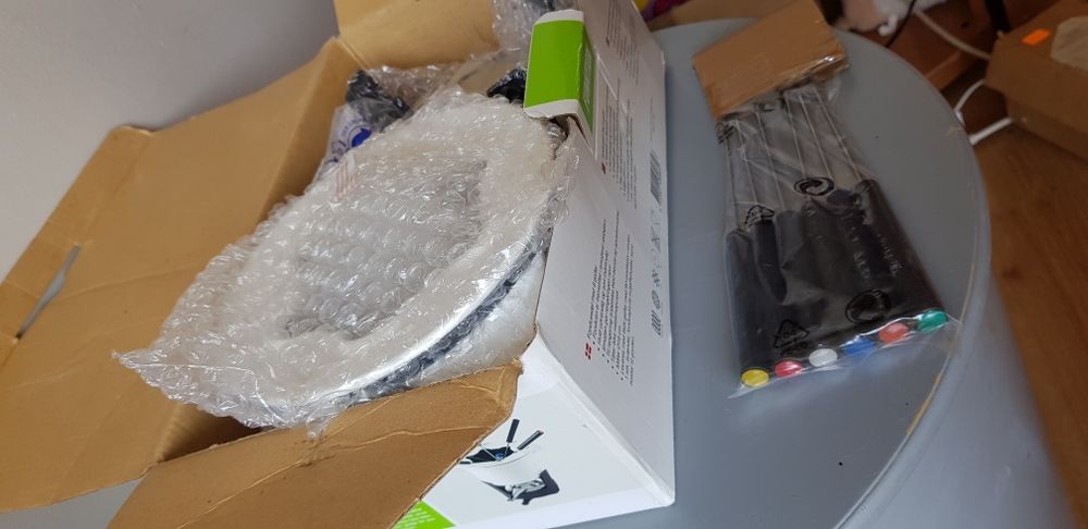 Fendue  żeliwne nowe NEW białe