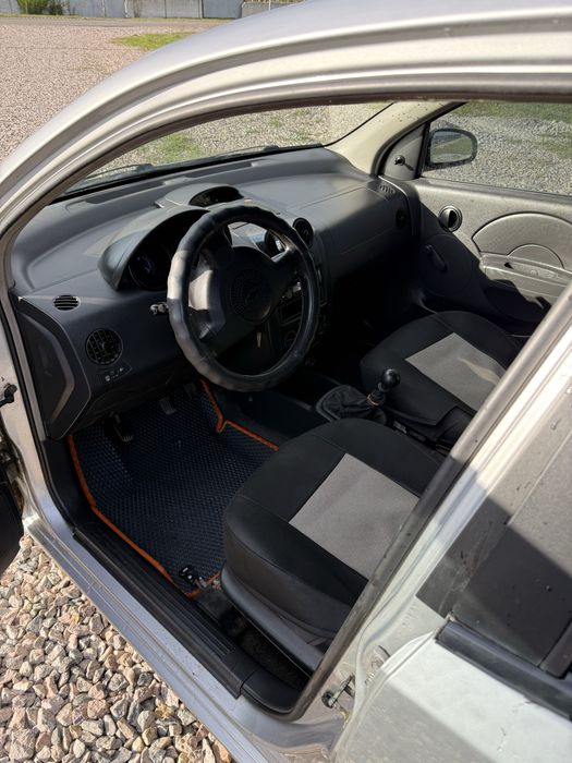 Chevrolet aveo 2005 рік 1.5 бензин