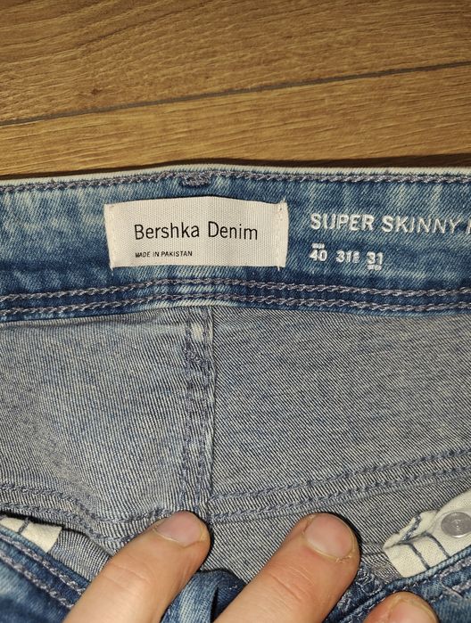 Męskie świetne spodnie jeansowe Bershka slim fit rozmiar 31 stan BDB