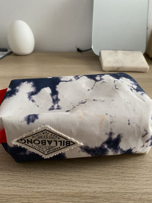 Estojo Billabong - fecho vermelho