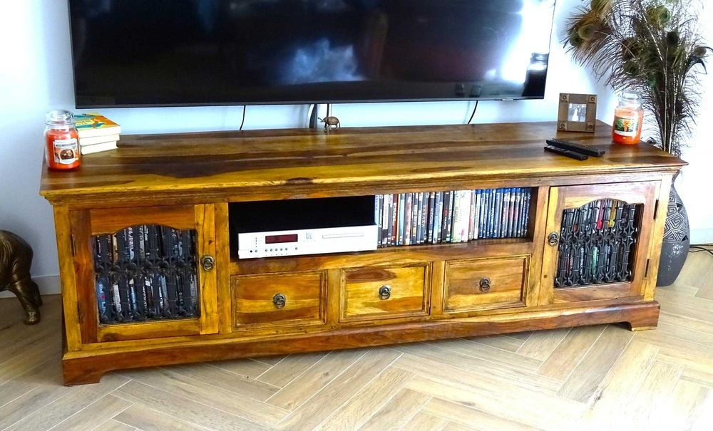 Piękna kolonialna szafka RTV z litego drewna