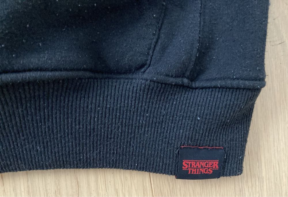 Bluza dresowa z kapturem czarna Stranger Things Pull&Bear r. XS